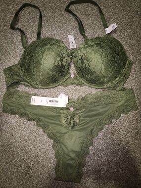 NWT Victoria's Secret Dream Angels  Lace Pushup Bra 34B & Matching Thong Size S